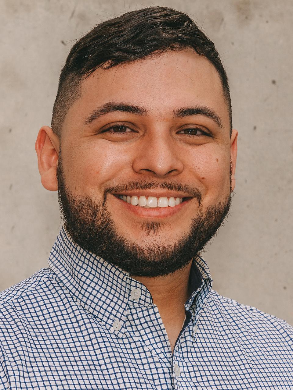 PGY-4 resident Lucio Zapata Jr. 