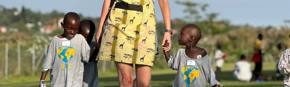 ALEXA PENTON WITH CHILDREN IN GHANA