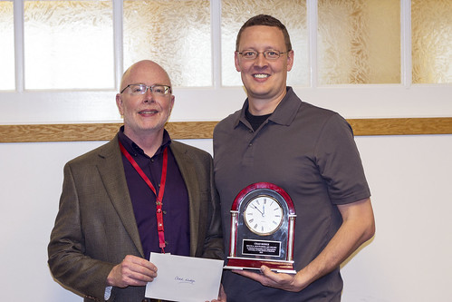 Chad Hodge receives Houtchens Award