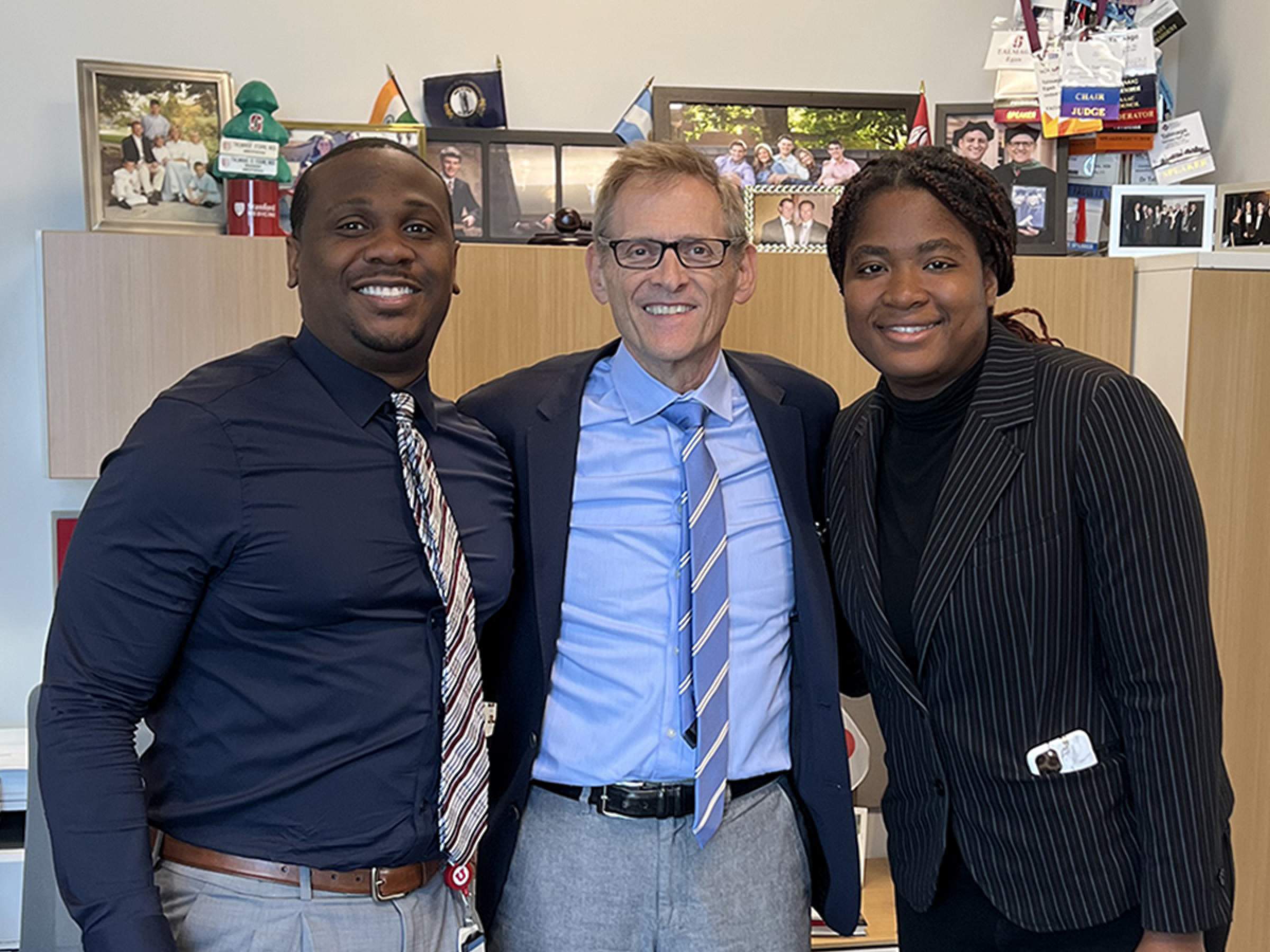 Two USTARS students posing for a photo with the anesthesiology Department Chair.
